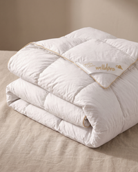 Welldora Signature Daunendecke elegant gefaltet